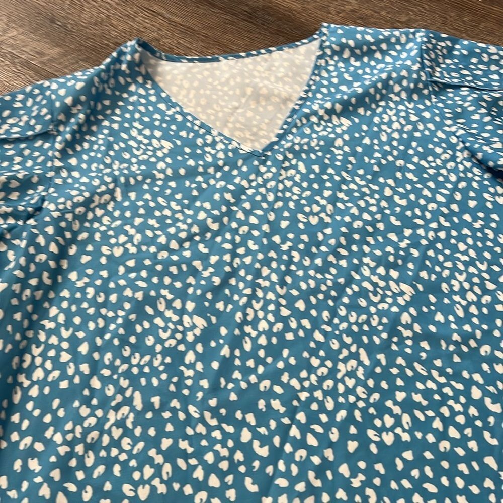 SHEIN Womens XL Blue White Heart Print Flutter Sleeve V Neck Blouse - Picture 3 of 7